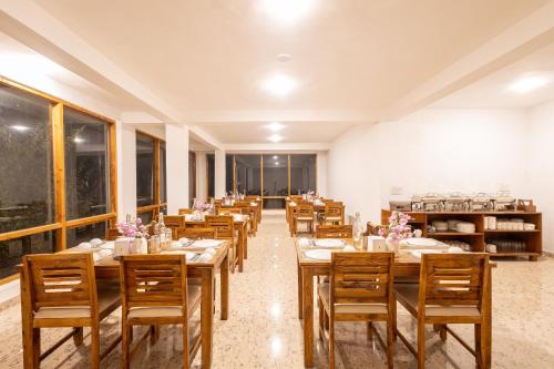 Εστιατόριο ή άλλο μέρος για φαγητό στο Aroha Residency- A Countryside Resort