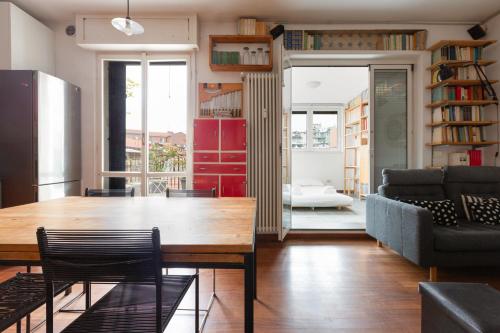 GuestHost - APT with huge Terrace- Calvairate District