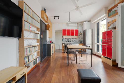 GuestHost - APT with huge Terrace- Calvairate District