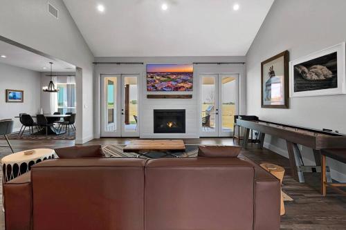 a living room with a couch and a piano at New Luxury Texas Farmhouse in Bellmead