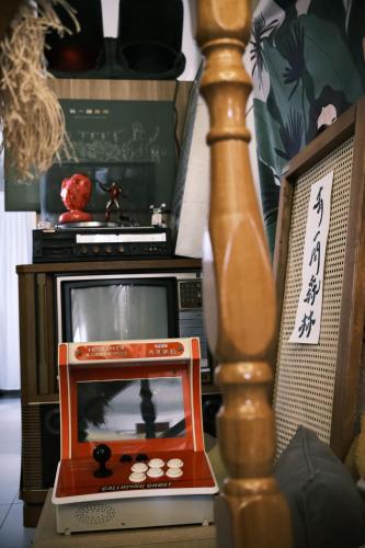 a small television sitting on top of a table at A Forest Homestay in Xiaoliuqiu