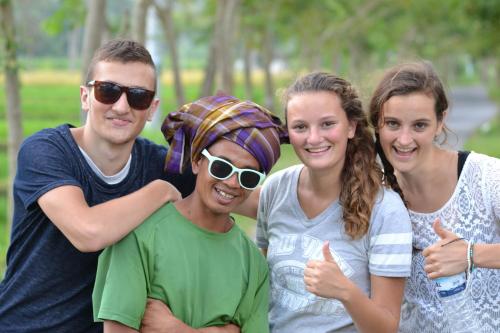 a group of four people posing for a picture at Tetebatu Indah Homestay in Tetebatu