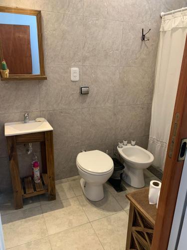 a bathroom with a toilet and a sink at Monoambiente Escobar - MAG in Belén de Escobar