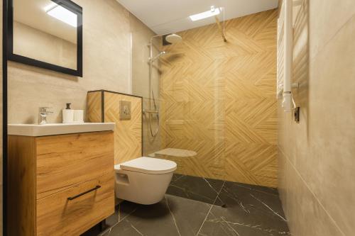Golden Apartment in Palm Park