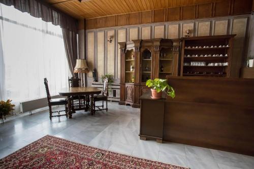 a room with a table and chairs and a dining room at Park Hotel Ivailo in Veliko Tŭrnovo