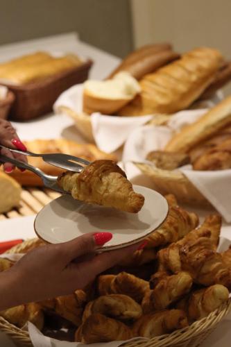 ホテルの敷地内または近くでの食事または食べ物