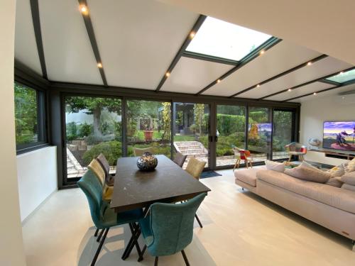 a living room with a table and a couch at Villa Miramar Near Disneyland Paris in Annet-sur-Marne