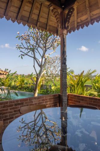 Charming 3BR Villa w/pool & viewの敷地内または近くにあるプール