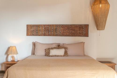 Charming 3BR Villa w/pool & viewにあるベッド