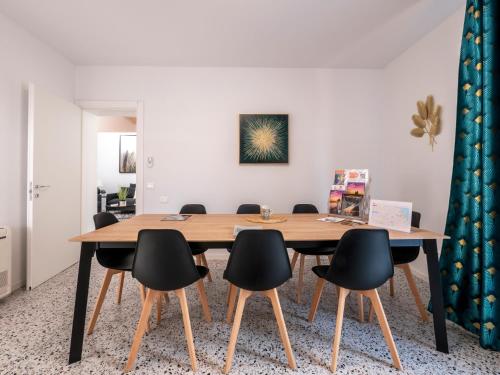a conference room with a wooden table and chairs at Zuara9Room Rimini in Rimini