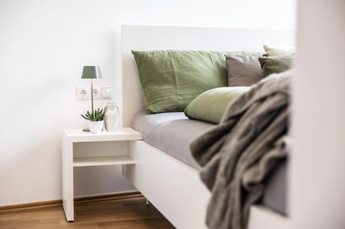 Postel nebo postele na pokoji v ubytování Smart Living Dornbirn