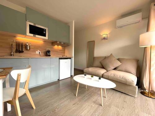 Charmant Studio Beaux Arts avec Clim et terrasse