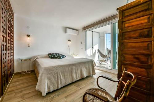 Postel nebo postele na pokoji v ubytování Les yeux dans le bleu