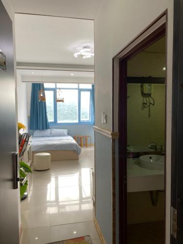a bedroom with a bed and a sink and a mirror at Duyên's Homestay - Căn hộ Sơn Thịnh 1 in Vung Tau