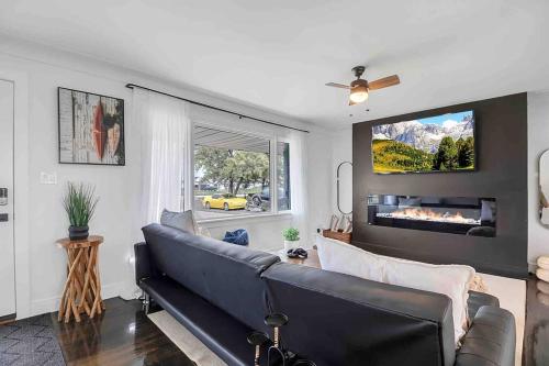 En eller flere senge i et værelse på 3 bedroom Poolside paradise near Marina