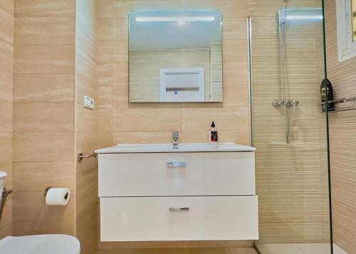 Diana 905. Superb south-facing one-bedroom apartment with amazing sea views.