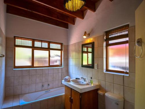 a bathroom with a tub and a sink and a bath tub at 6-person bush villa at Kruger Park entrance Phalaborwa in Phalaborwa