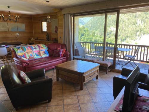 Appartement spacieux et confortable, 11 personnes, 4 chambres, 1 garage - ROCHE02