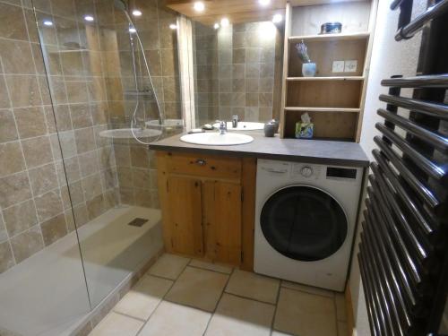 Ένα μπάνιο στο Appartement centre village, 6 personnes, 2 chambres - CL23G
