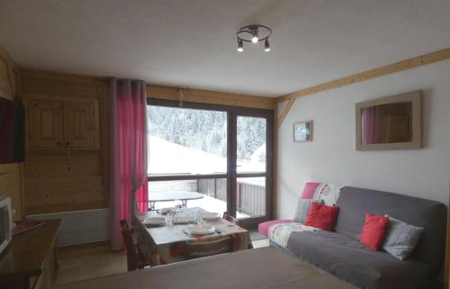 a living room with a couch and a table and a window at Appartement cosy, 4 personnes, 1 coin montagne - AR2005 in Beaufort
