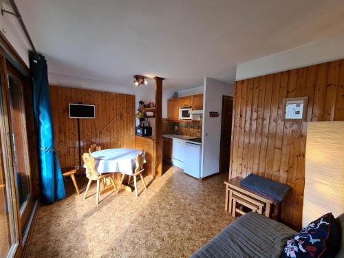 Appartement centre village, 4 personnes, 2 chambres - OPI19