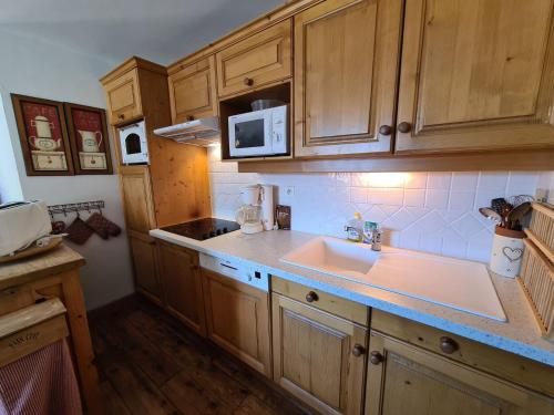 Η κουζίνα ή μικρή κουζίνα στο Appartement cosy, 6 personnes, 2 chambres - MONTA12