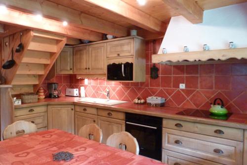 Chalet rénové, 9 personnes, 3 chambres, 1 mezzanine - CH09