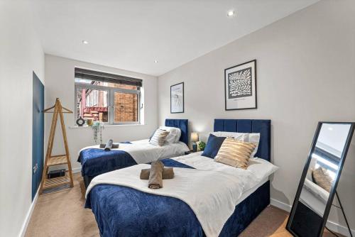 a bedroom with two beds and a window at Modern Luxe Living in Lincoln - Flat 3 in Lincolnshire