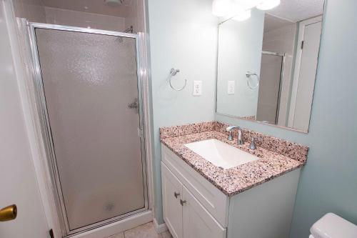 Koupelna v ubytování OCEANFRONT, 1 BR, Ocean Views, Community Pool and Beach Accesses, C204A, Surfside Paradise