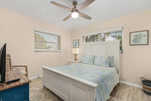 a bedroom with a bed and a ceiling fan at Naples Paradise Near The Beach! in Naples