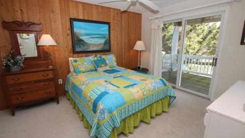Ένα ή περισσότερα κρεβάτια σε δωμάτιο στο CD7, Sandfiddler Lodge- Oceanside, Private Pool, Hot Tub, Community Pool