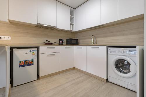 Kuchyň nebo kuchyňský kout v ubytování Apart-hotel Ye,s Astana