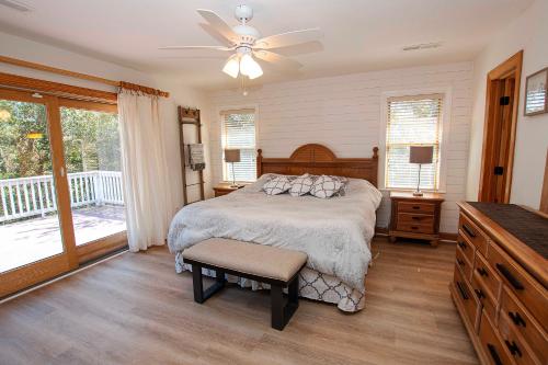 Ένα ή περισσότερα κρεβάτια σε δωμάτιο στο Oceanside, Private Pool, Pet Friendly, FS2, Villa Four Seasons