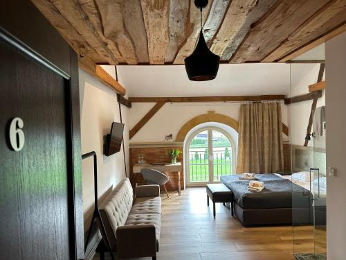 a bedroom with a bed and a couch and a table at Stary Folwark Machnice in Machnice