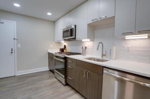 Elegant Apartment for Business Travelers at Crystal City Image