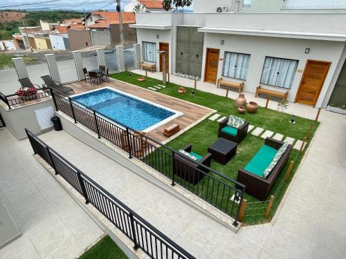 an aerial view of a house with a swimming pool at Pousada Saudadocê in São José da Barra