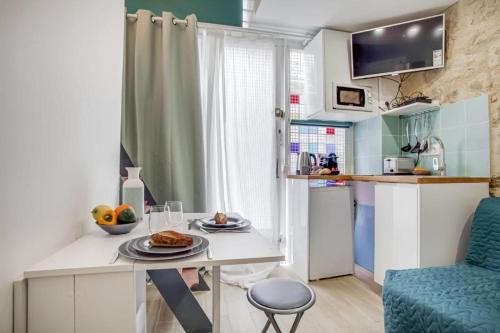 Tiny boutique studio in Paris 11