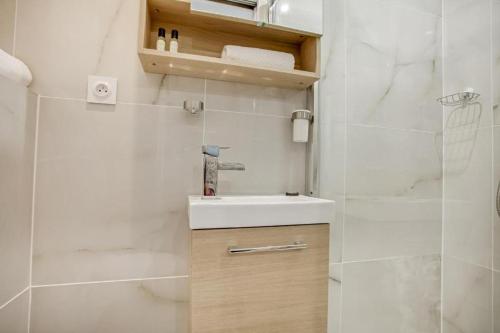 Tiny boutique studio in Paris 11
