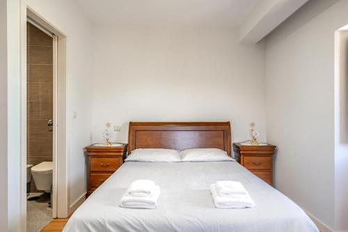 a bedroom with a bed with two towels on it at Casa da Eira in Tondela