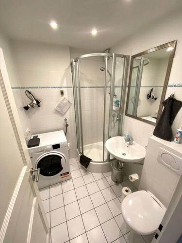 a bathroom with a shower and a toilet and a sink at Panoramablick und den Strand direkt vor der Tür in Kiel