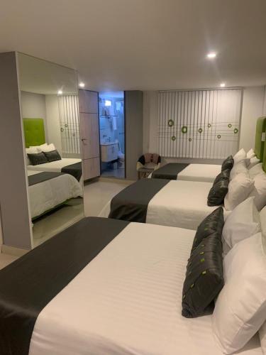 Postel nebo postele na pokoji v ubytování HOTEl DIBENI PEREIRA