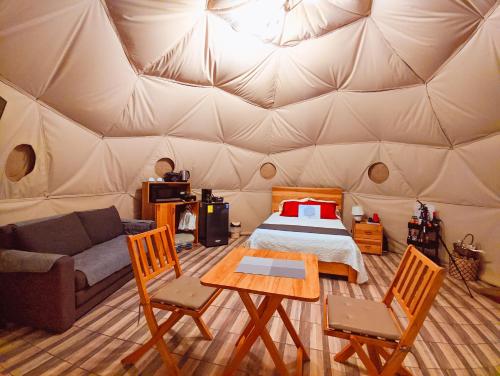 Postel nebo postele na pokoji v ubytování Las Colinas Glamping