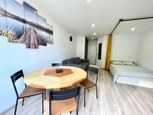 a room with a table and a couch and a bed at cosy douillet la grande motte in La Grande-Motte