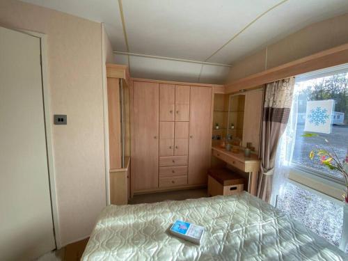 Houseboat Praha Marina 1 tesisinde bir odada yatak veya yataklar
