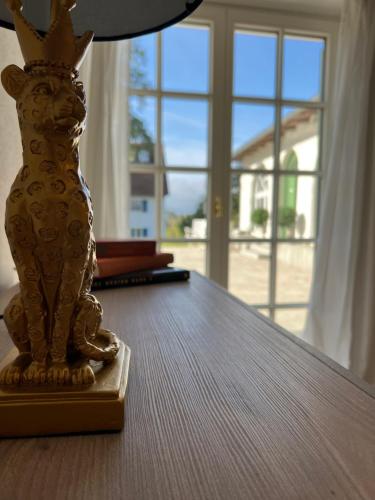 a lamp sitting on top of a table at Villa Rosenhof (4 Personen +) in Lindau