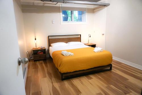 a bedroom with a bed with two towels on it at Cozy apartment in Ahuntsic with Free Parking and near metro station in Montreal