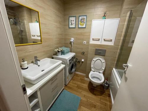 Ένα μπάνιο στο Liberty Deluxe Apartment Cosmopolis