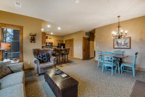 7320 Creekside Condo – Photos 4
