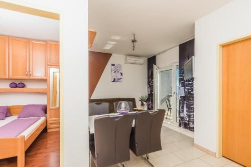 Apartment in Crikvenica with sea view, terrace, air conditioning, WiFi 3492-6