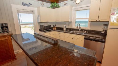 OCEANFRONT, Ocean Views, Sun Deck KH16, The Only Placeにあるキッチンまたは簡易キッチン